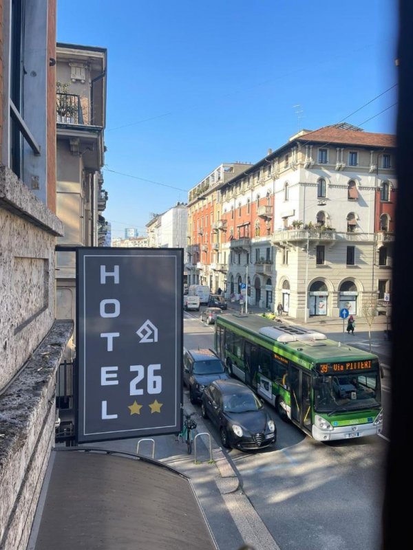 L'Hotel 26 si trova a Milano, a 1,4 km dalla stazione della metropolitana Lambrate e a 1,6 km dalla stazione della metropolitana Centrale.