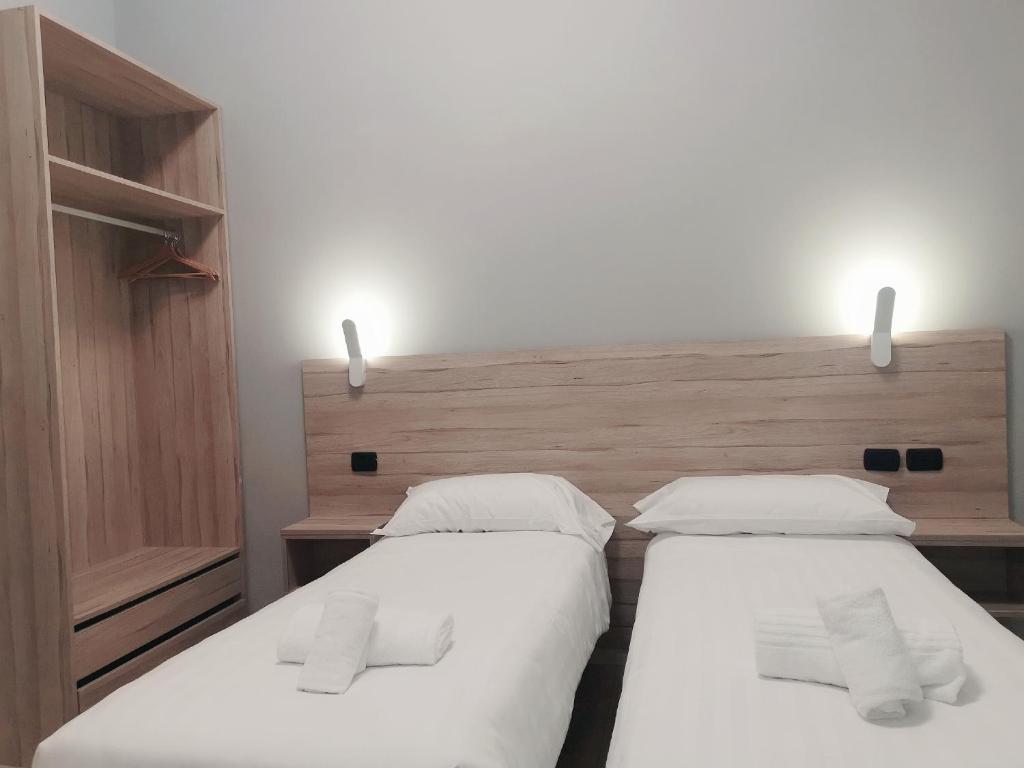 Il Miu Hotel si trova tra lo Stadio San Siro e il centro congressi Fiera Milano City di Milano.