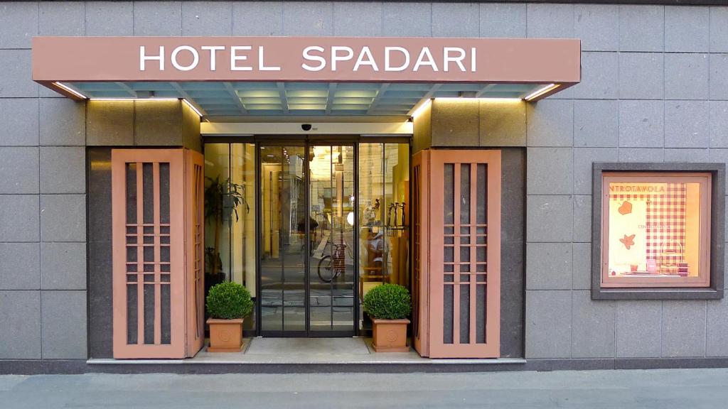 Nur 150 m von der Piazza del Duomo und der Mailänder Kathedrale entfernt bietet das Hotel Spadari originelle Kunstwerke und modernen Komfort.