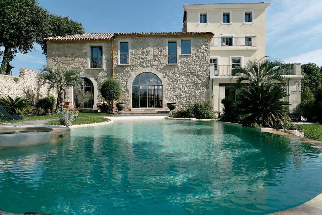 Domaine de Verchant Relais & Châteaux è un lussuoso hotel e un centro benessere ospitato in un antico palazzo.