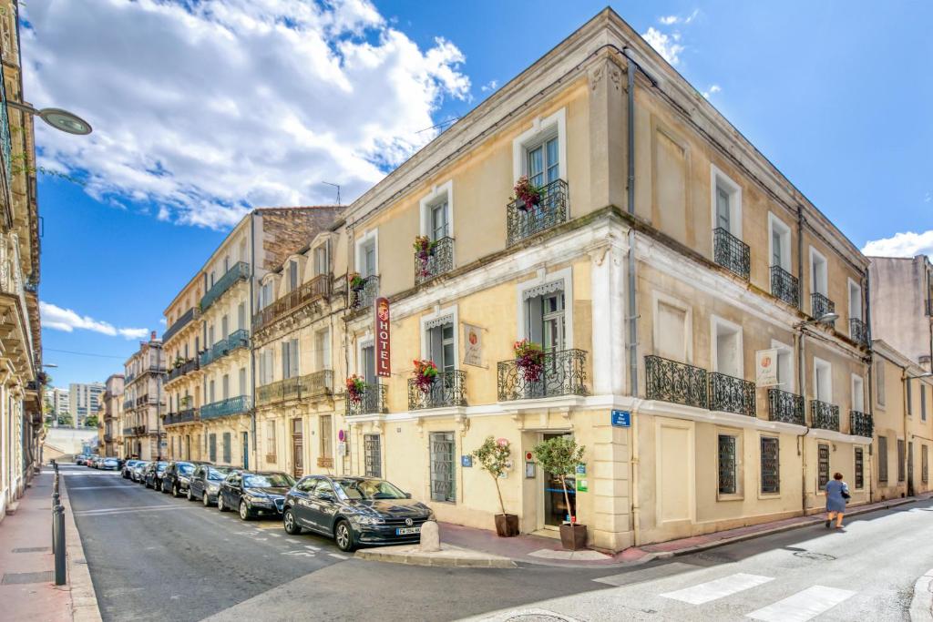 Im Herzen von Montpellier bietet das Hotel d'Aragon eine elegante Kulisse und eine privilegierte Lage, von der aus Sie die...