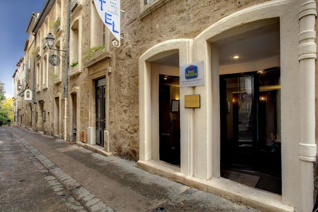 A 16th-century residence located in Montpellier, less than 100 metres from Montpellier Botanical Garden, Best Western Hotel Le Guilhem offers a spacious...