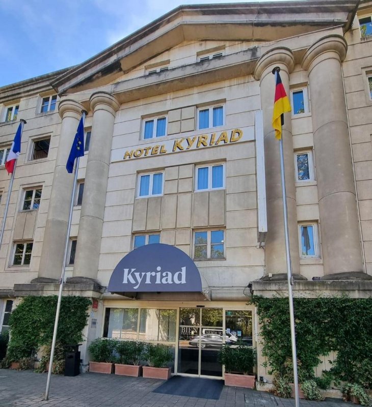 Kyriad Hotel Montpellier Das Centre Antigone liegt 13 Gehminuten vom Place de la Comedie im Zentrum von Montpellier entfernt.