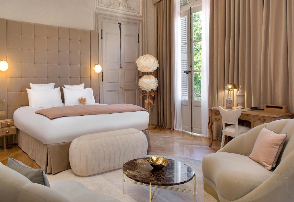 Das Hôtel Richer De Belleval erwartet Sie mit einer Terrasse, einem Restaurant sowie einer Bar im Zentrum von Montpellier, 100 m von der Kathedrale von Montpellier...