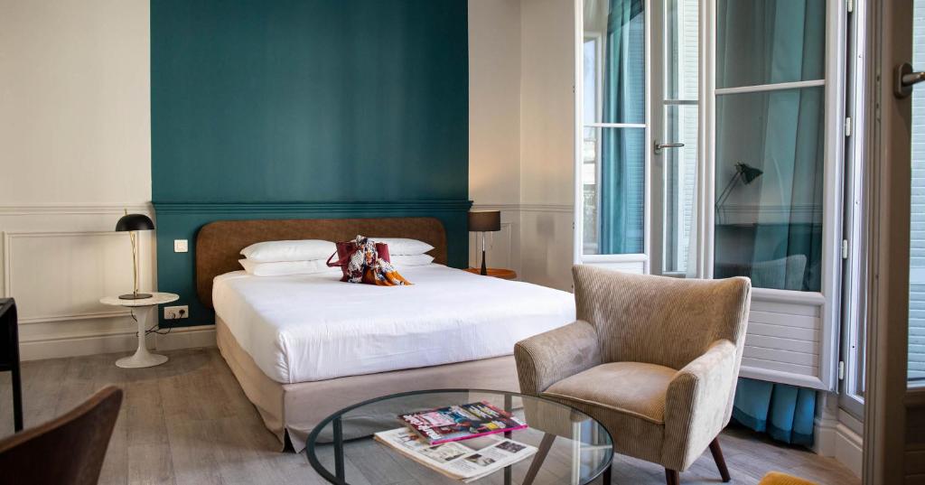 Das 2021 renovierte Hotel Royal befindet sich im Zentrum von Montpellier, nur 3 Gehminuten vom Bahnhof Montpellier und dem Place de la Comedie entfernt.