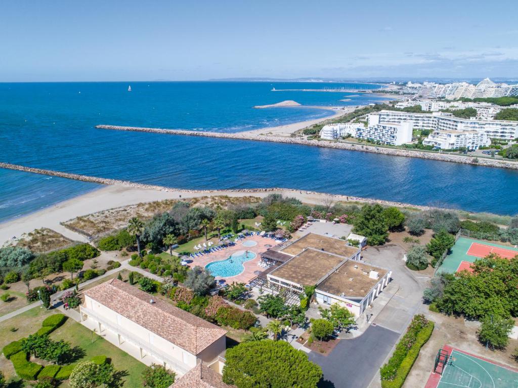 Situato a Le Grau-du-Roi, a 60 metri dalla spiaggia di Boucanet, SOWELL RESIDENCEs Les Sablons offre sistemazioni con piscina all'aperto,...