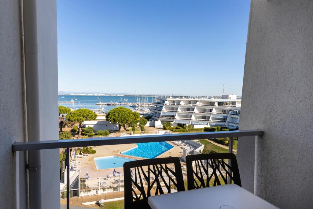 El Hotel Thalazur Port-Camargue, idealmente situado en la costa mediterránea en Languedoc Roussillon en Grau du Roi, le da la bienvenida en un...