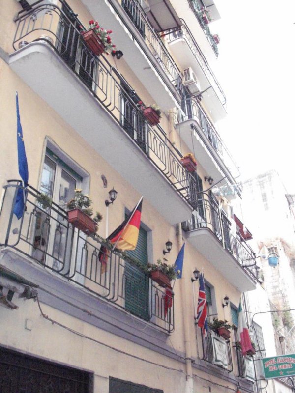 Situato a Napoli, nella regione Campania, a meno di 1 km dalla stazione ferroviaria centrale di Napoli, l'Hotel Alloggio Del Conte offre una terrazza, una...