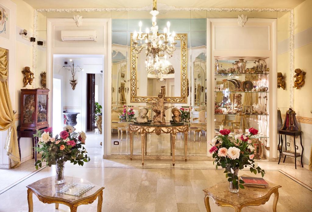 Set in the heart of Naples inside the historic Galleria Umberto, Art Resort offers elegant and spacious rooms with free Wi-Fi, a minibar and an LCD TV with...