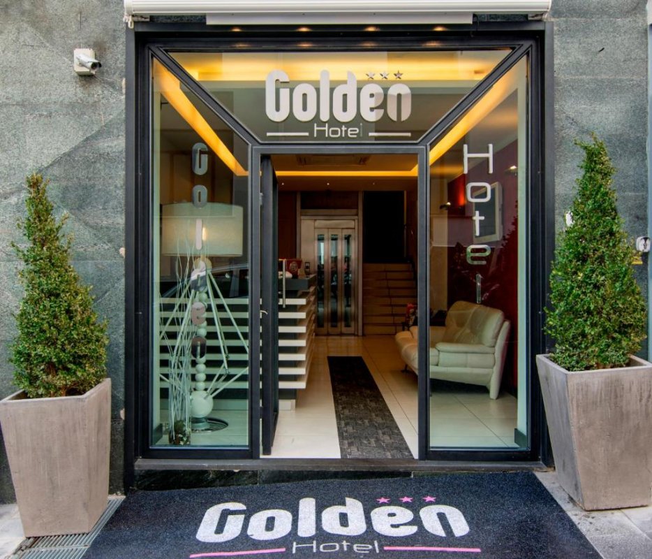 Hotelul Golden oferă cazare modernă cu acces Wi-Fi gratuit şi TV LCD prin satelit.