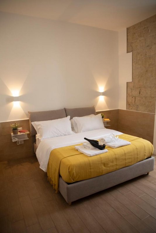 Das H22 Hotel begrüßt Sie 400 m vom Hauptbahnhof von Neapel, 2.