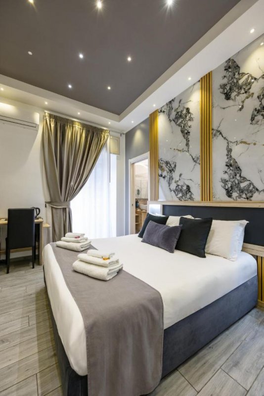 Hotel Bella Napoli offers great-value accommodation in the heart of Naples, about 250 metres from Central Station and close to the business district.