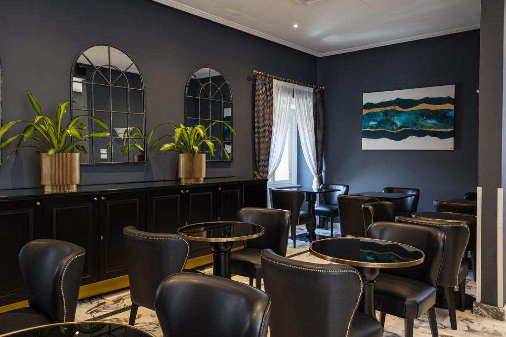 Situato nel quartiere Chiaia di Napoli, a pochi passi dalla stazione ferroviaria di Mergellina, il Boutique Hotel Metro 900 offre la connessione WiFi gratuita.