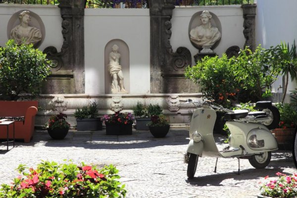 Hotel Piazza Bellini & Apartments, Naples