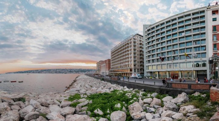 Hotel Royal Continental, Naples