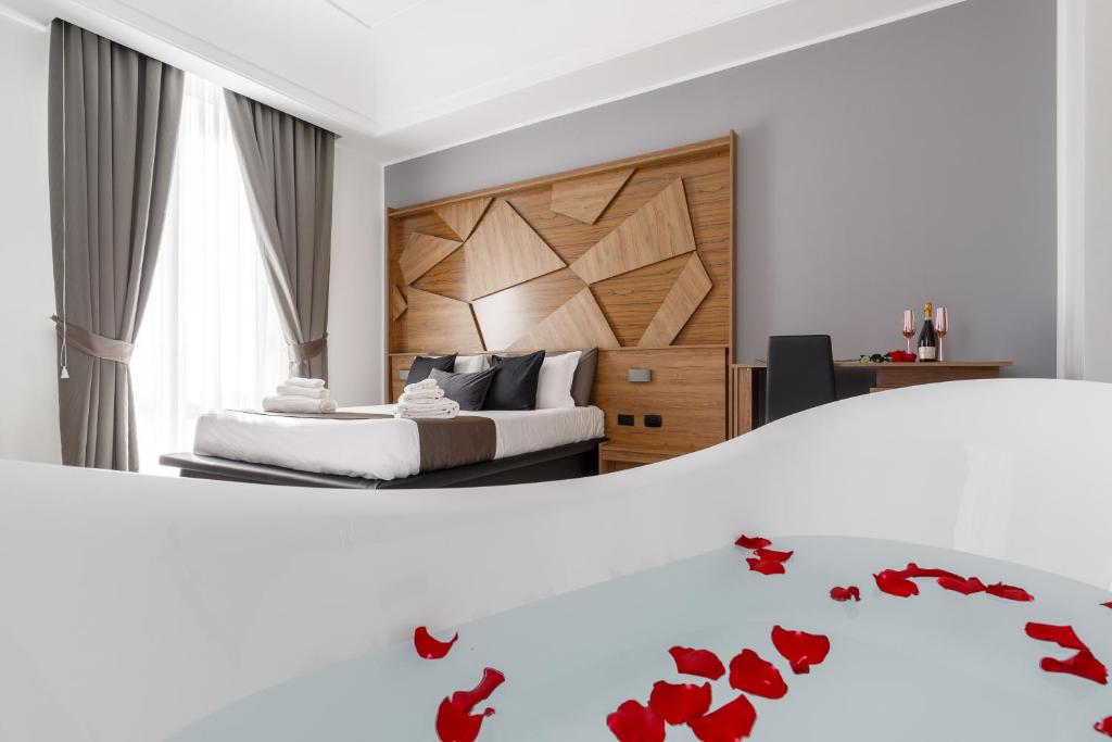 Located 500 metres from Naples Central Train Station, Sant'Angelo Suites offers 4-star accommodation in Naples and features a bar. The property is set 2.