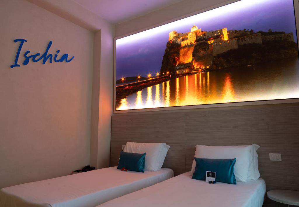 Situated conveniently in the Fuorigrotta - Zona Fiera district of Naples, THE SUN HOTEL BOUTIQUE NAPOLI is set less than 1 km from Diego Armando Maradona...