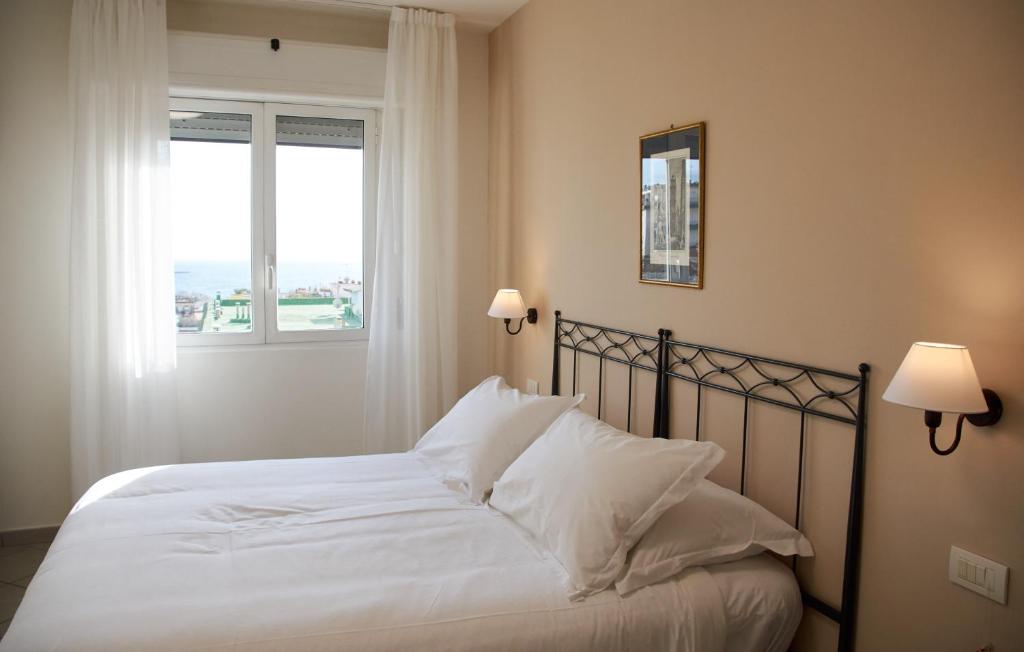 Villa Margherita ist eine renovierte Villa aus dem 19. Jahrhundert auf der Via del Parco Margherita, einer der schönsten und exklusivsten Gegenden von Neapel.