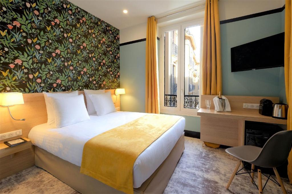 2019 renoviert, Das Hôtel de France, un hôtel AMMI liegt im Herzen von Nizza im Stadtteil Carré d'Or, nur 100 m von der Promenade des Anglais,...