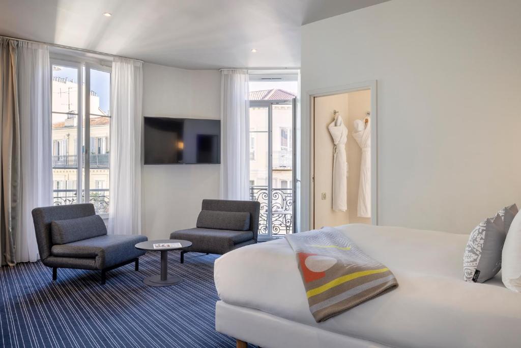 Hôtel 66 Nice est situé à Nice, à 200 mètres de la gare de Nice et à 20 minutes à pied de la vieille ville de Nice.