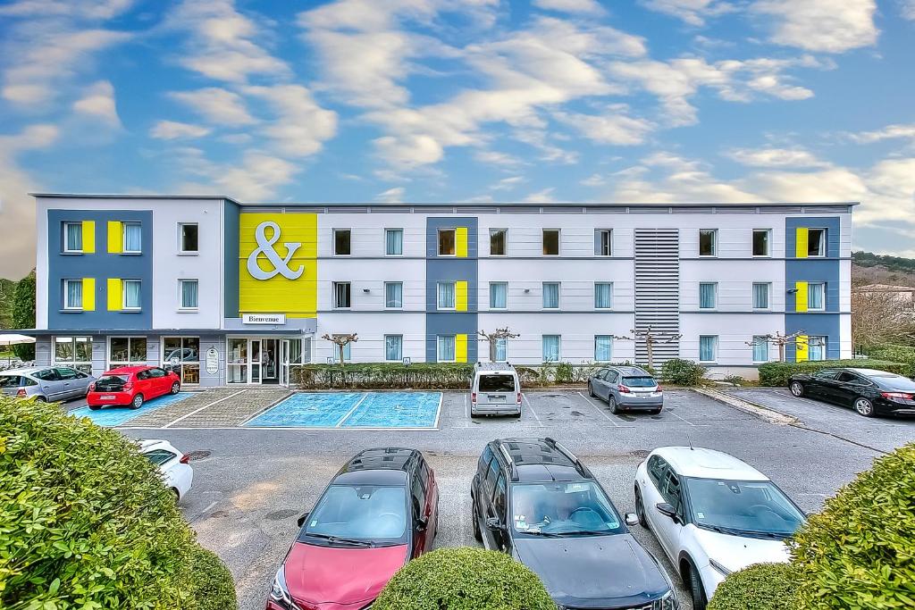 Con un jardín y una terraza, el B plagaB Hotel Sophia-Antipolis se encuentra en Biot. Hay conexión Wi-Fi gratuita.