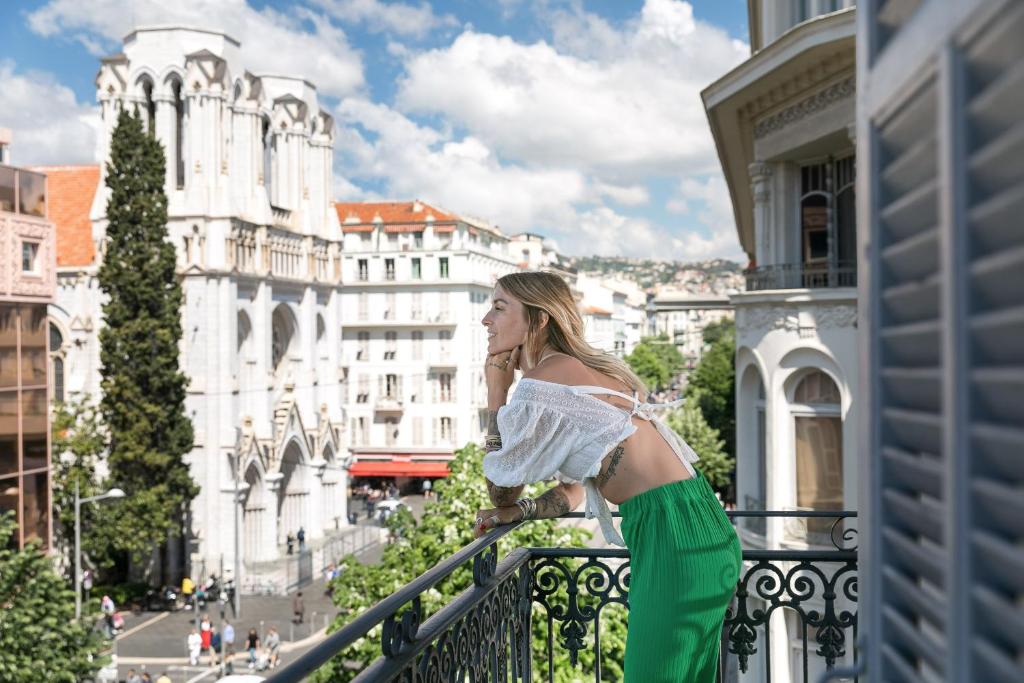Located in Nice's city centre, Best Western Hotel Lakmi Nice is located on Avenue Jean Medecin, Nice's main shopping street which leads to Place Massena.