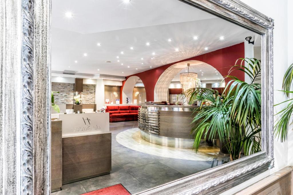 Das Hotel De Suède befindet sich in der Fußgängerzone von Nizza, nur 2 Gehminuten von der Promenade des Anglais und dem Strand entfernt.