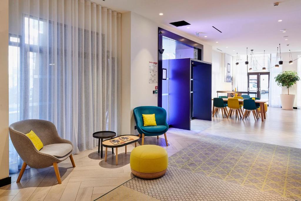 This Holiday Inn is located in the heart of Nice, just a 5-minute walk from the famous Promenade des Anglais.