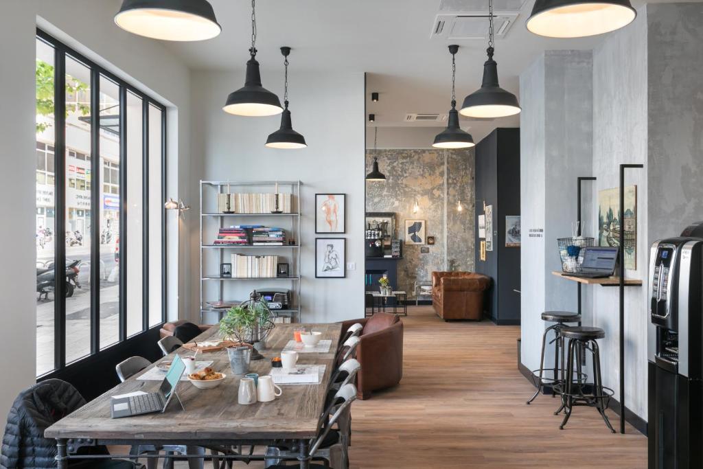Hotel So’Co by Happyculture is a 3-star hotel located in the city center of Nice, just 270 meters from Nice Train Station and 500 meters from the tram...
