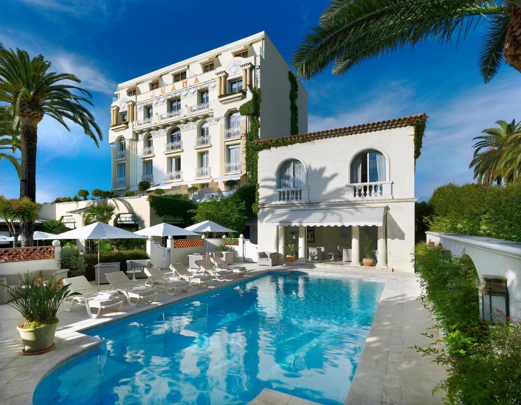 Listed as a historic monument, this 5-star hotel is located in Juan-les-Pins, 260 metres from Belles Rives Beach.