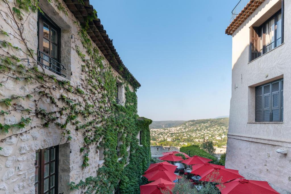 This 5-star Hotel Le Saint Paul is located in the medieval village of Saint-Paul de Vence.