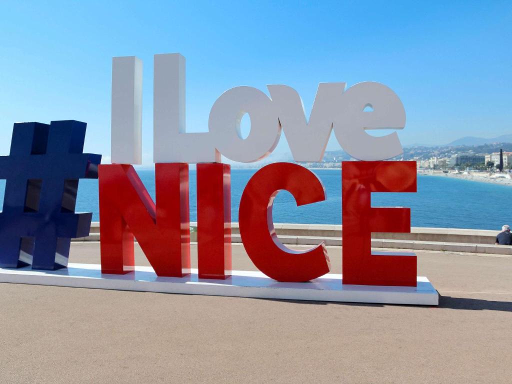 The ibis Nice Centre Gare is located in the centre of Nice, just 180 metres from Nice-Ville Train Station and 1 km from Promenade des Anglais.