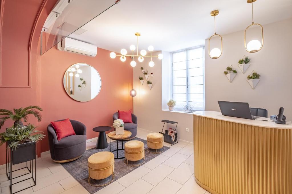 Idealmente situado no coração de Nice, este hotel de 3 estrelas fica a 10 minutos a pé da Promenade des Anglais e das suas praias, da cidade velha e das...