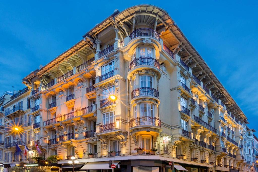 Best Western Plus Hôtel Massena Nice est un hôtel design au cœur de Nice, à seulement 200 mètres de la plage.