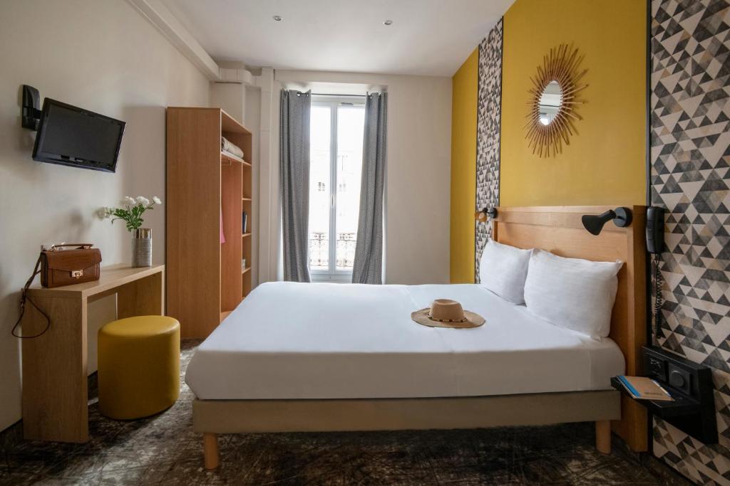 L'hôtel d'Ostende dispose d'une réception ouverte 24h/24 et se trouve à seulement 100 mètres de la gare de Nice Ville. Cet hôtel dispose d'une connexion Wi-Fi gratuite et d'un ascenseur.