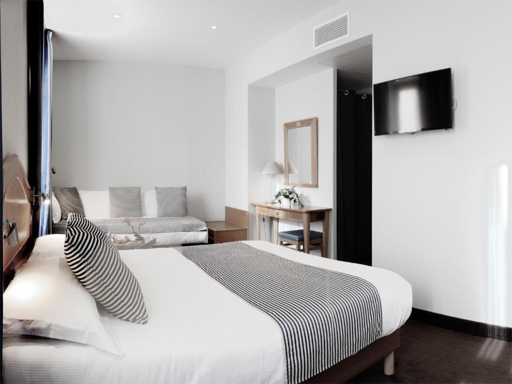 This hotel is set in central Nice, just 50 metres from Acropolis Exhibition Centre and a 5-minute walk from the Old Town.