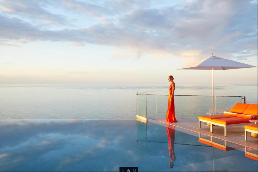 Set in Roquebrune-Cap-Martin, 2 km from Golfe Bleu Beach, The Maybourne Riviera offers accommodation with an outdoor swimming pool, private parking, a...