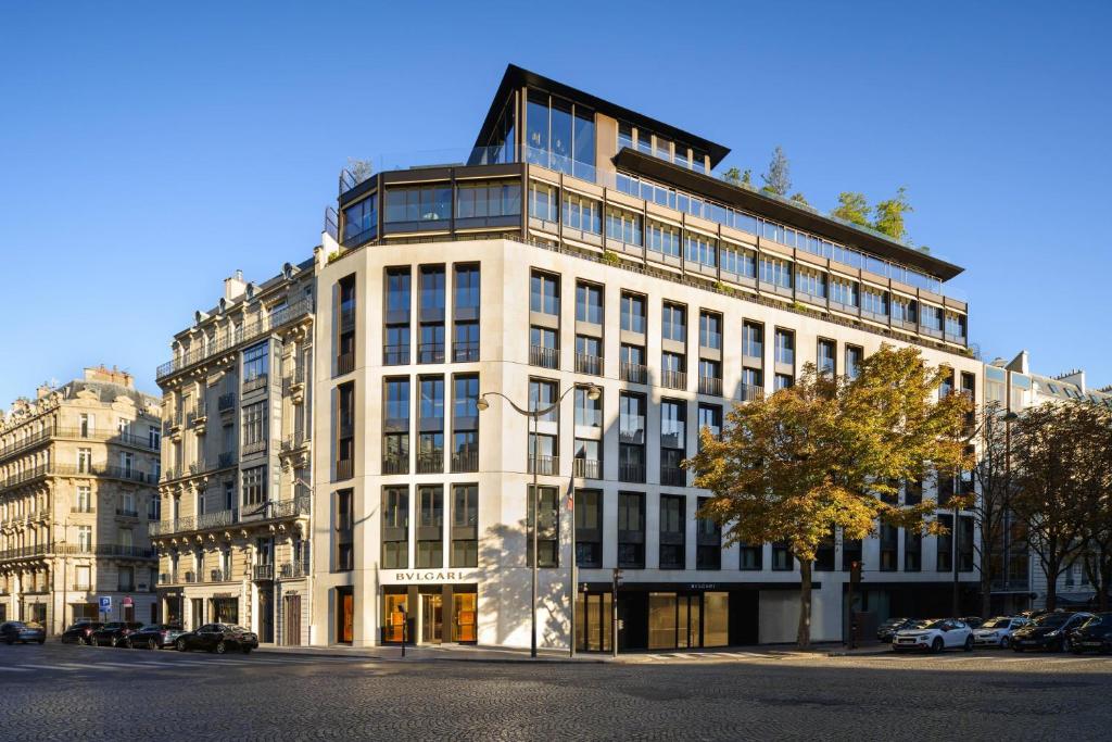 Elegant localizat Avenue George V, Bulgari Hotel Paris este cea mai recentă bijuterie din Triunghiul de Aur al orașului lumini.