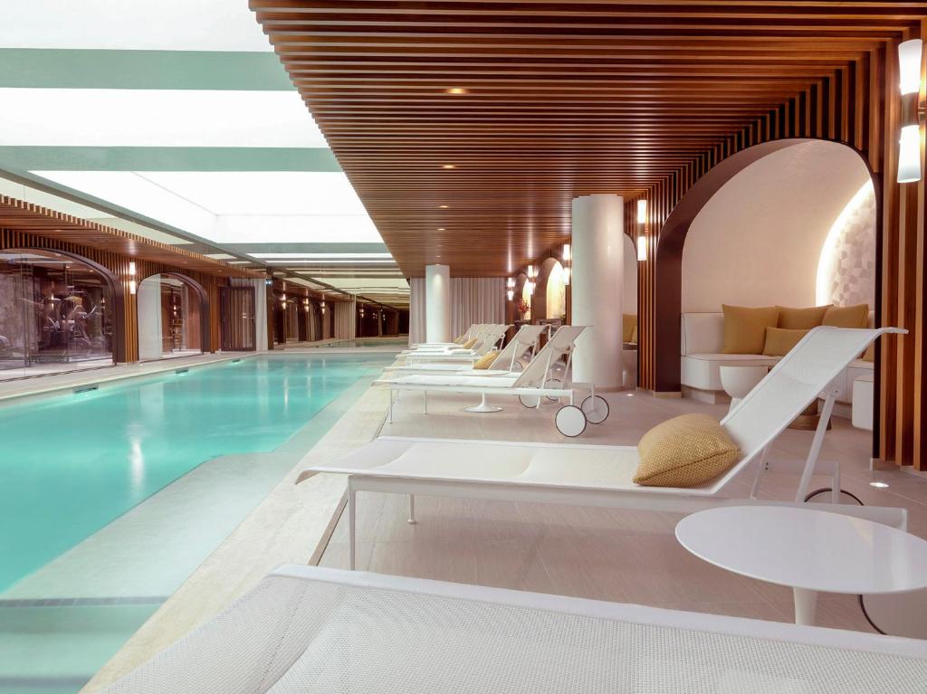 This 17th-century private mansion is set in the Latin Quarter, just 350 metres from Odéon Metro Station.