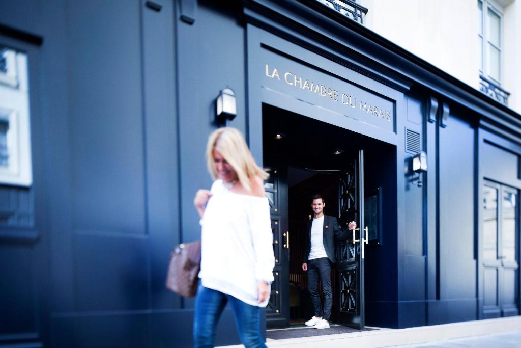 La Chambre du Marais este situat în a treia arr. Districtul din Paris, la 500 de metri de Place de la République și 700 de metri de centrul Pompidou.