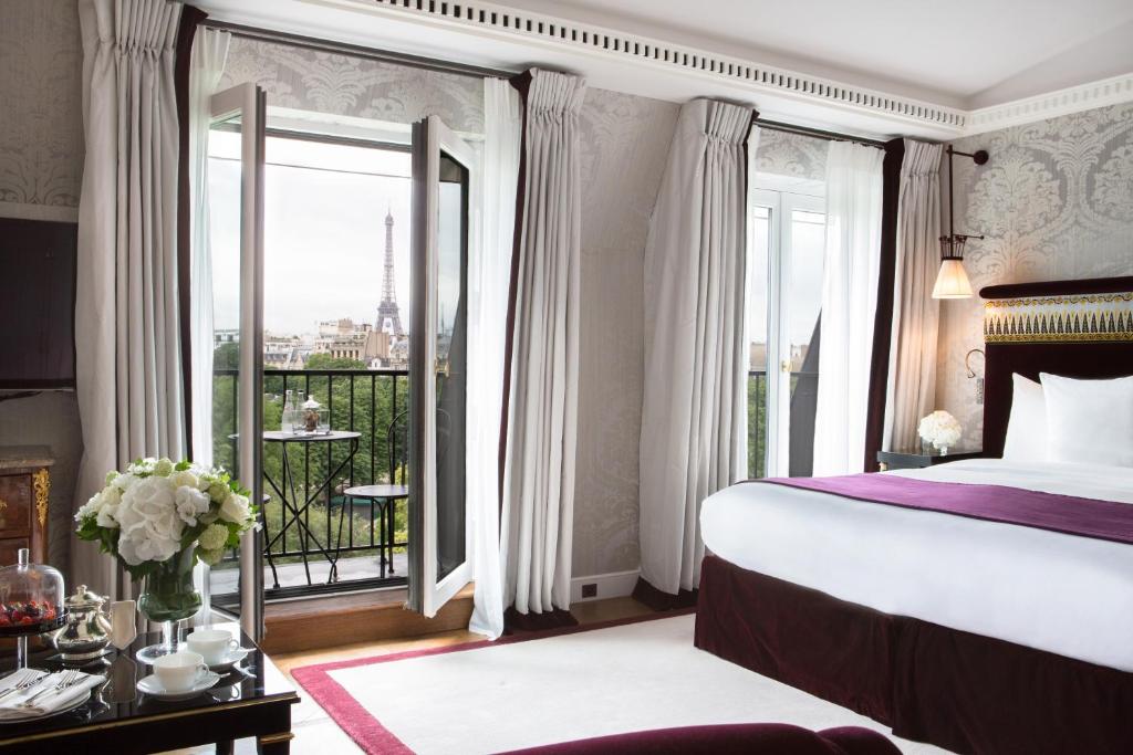 La Réserve Paris Hotel & Spa este situat în Paris, la 1,1 km de Musée de l'Orangerie.