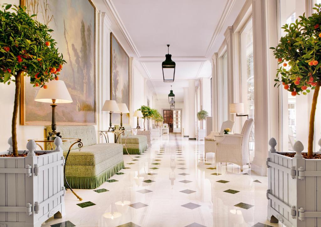 Located steps away from Champs Elysées and La Madeleine Place, this Palace Hotel offers a rooftop swimming pool with Eiffel Tower views and an 1,200 sqm...