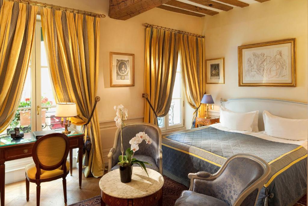 Hotel Luxembourg Parc is located in the 6th arr. District in Paris, 1.5 km from Notre Dame Cathedral. Guests can enjoy the on-site bar.