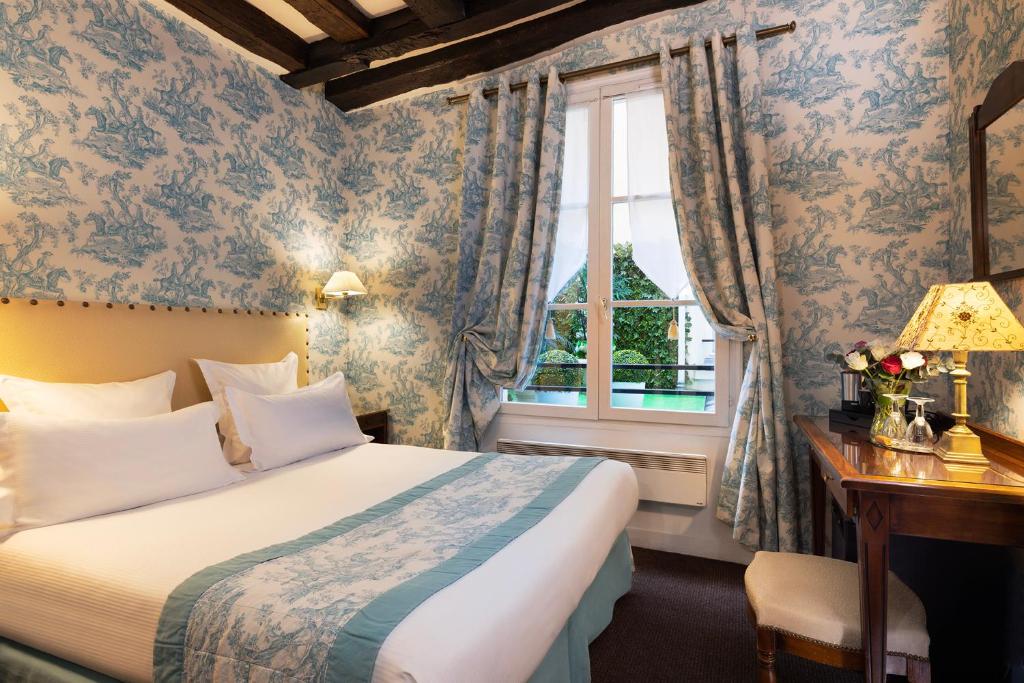 This boutique hotel is located in the centre of Paris, close to the River Seine, Place Saint-Michel and Notre Dame Cathedral.