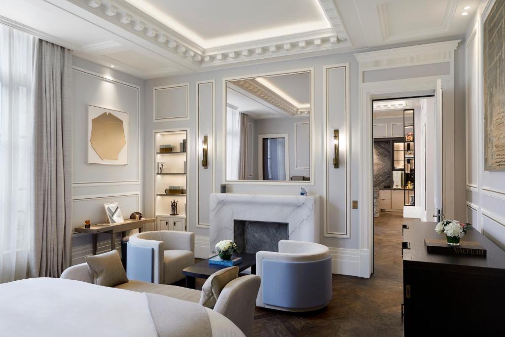 Located in Paris and with Musée de l'Orangerie reachable within 1.
