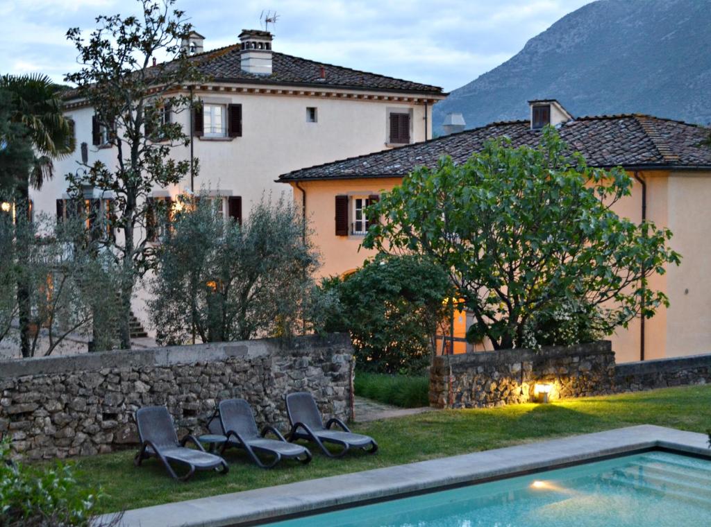 Situado a los pies de las colinas de Monti Pisani, este albergue de caza del siglo XIX ofrece una piscina al aire libre de verano y un jardín renacentista.