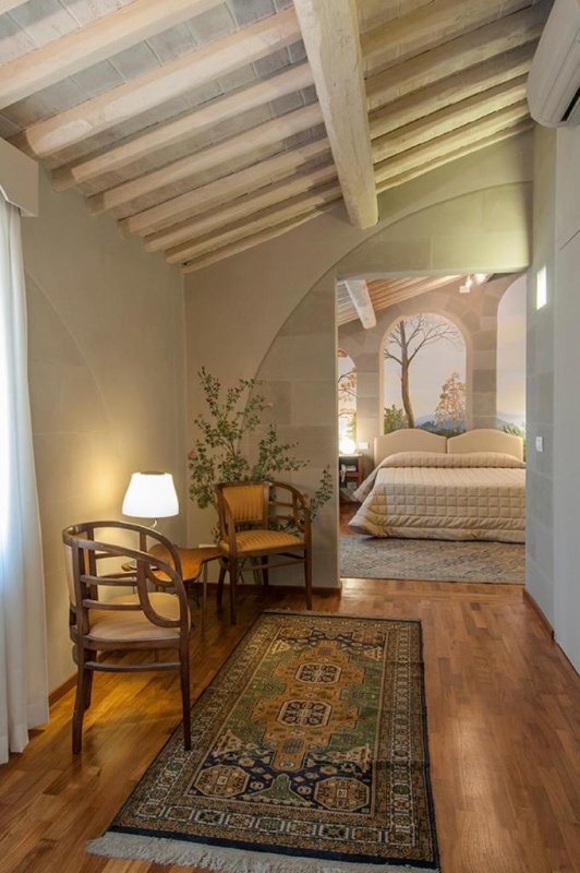 Dieses warme und freundliche Hotel liegt in den alten Mauern von Lucca, nur 10 Gehminuten von der Kathedrale entfernt.