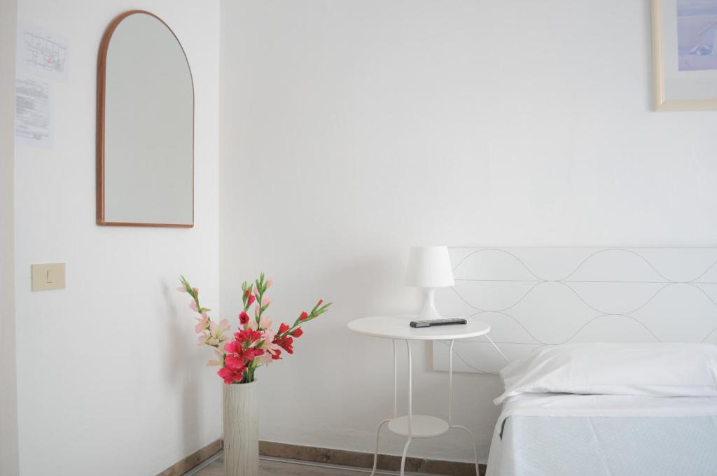 Das Hotel Cecile befindet sich in einer ruhigen Gegend, 200 m vom Schiefen Turm von Pisa entfernt. Diese familiengeführte Unterkunft bietet kostenfreies WLAN in allen Bereichen.