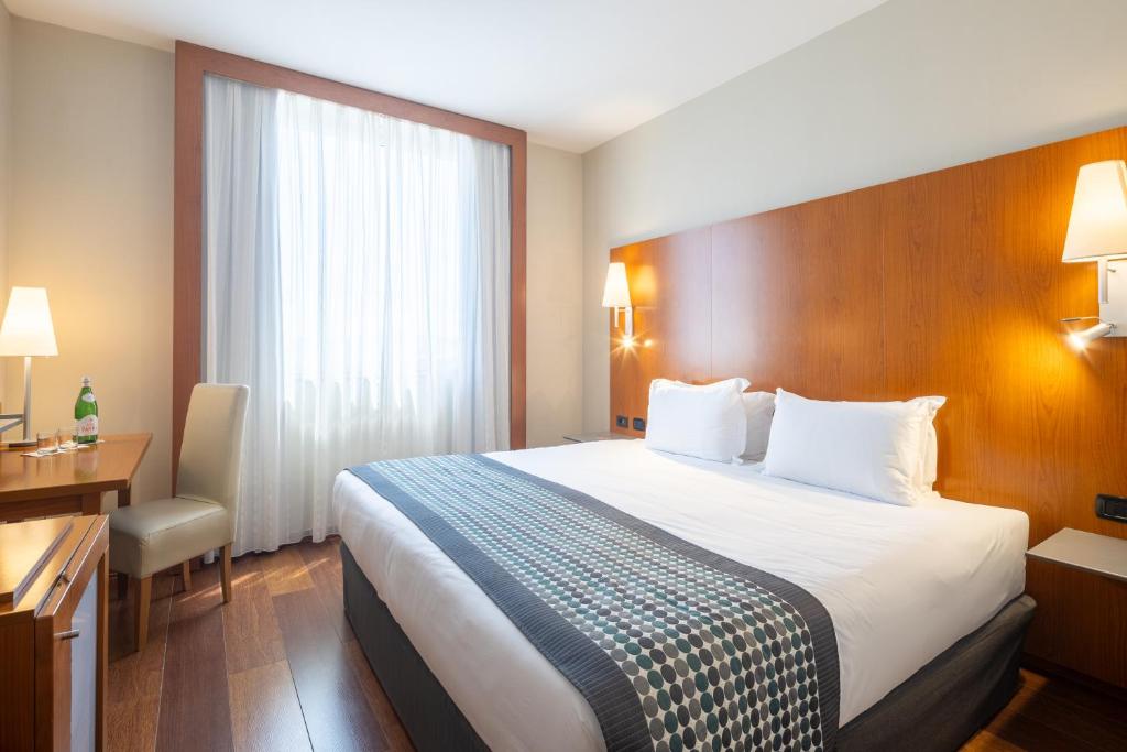 The 4-star Exe Toscana is 1 km from the A11 Motorway exit and 15 minutes' walk from Lucca Train Station.
