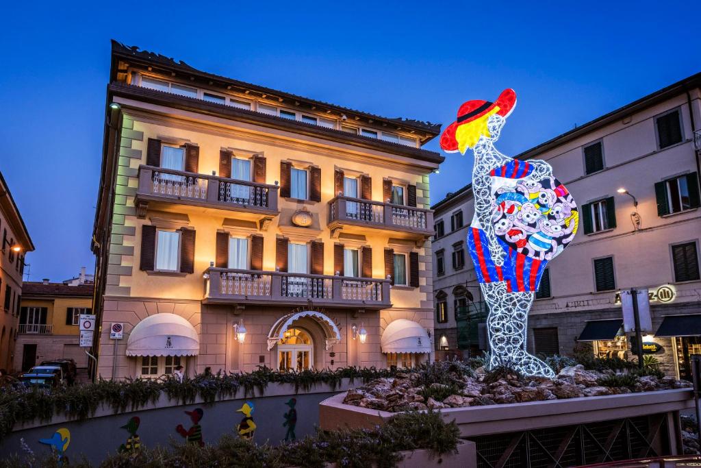 Das Armonia Hotel liegt im Herzen von Pontedera, neben der Kathedrale und 500 m vom Bahnhof Pontedera entfernt.